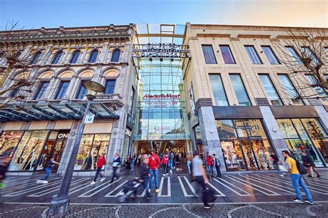 Liège Les Galeries Saint Lambert Shopping Center .